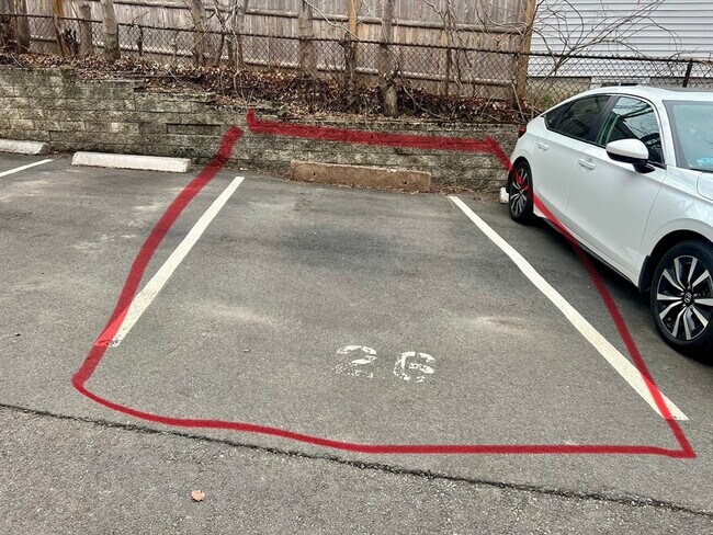 Building Photo - 116 Sycamore St