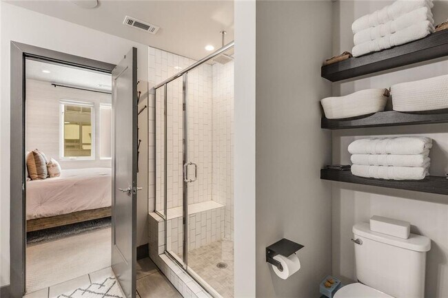 Building Photo - 1300 Chelsea Cir NW