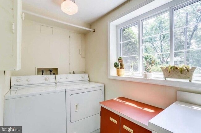 Building Photo - 5885 9th Rd N