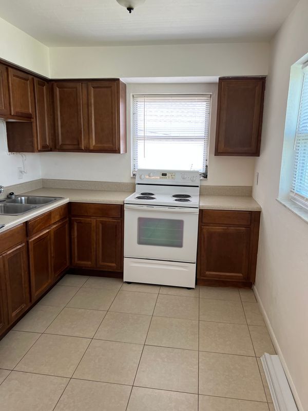 Building Photo - 10309 Kentucky St