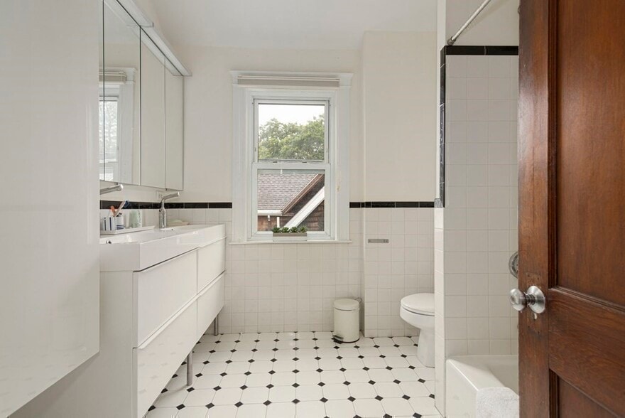 Building Photo - 38 Russell St