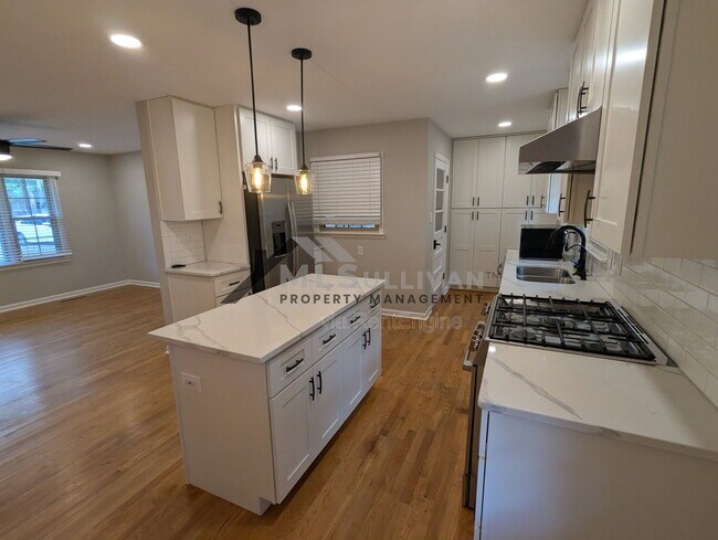 Building Photo - 6226 Dello St