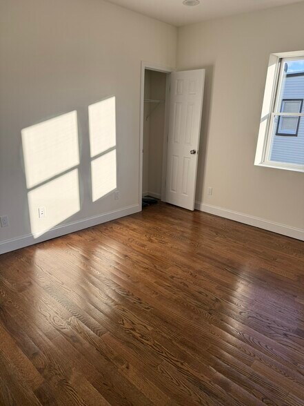 Building Photo - 272 Broadway