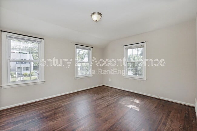 Building Photo - 2707 Jefferson Dr