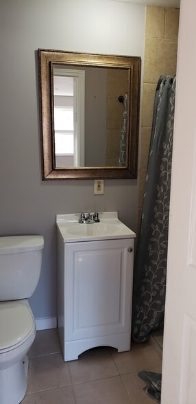 Building Photo - 4501 N Tracy Ave