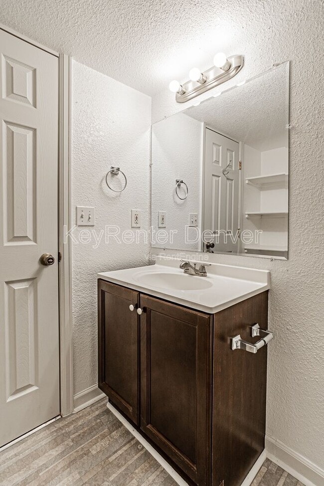 Building Photo - 14129 E Warren Pl