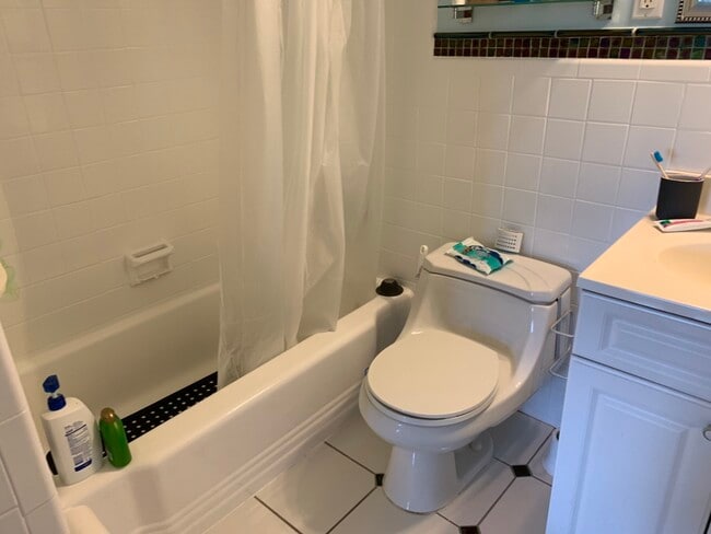 Master bath, ensuite - 4600 Connecticut Ave NW
