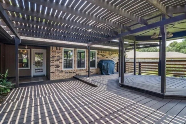 Building Photo - 913 Lake Meadows Dr