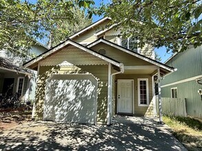 Building Photo - 88 NW Lopez Ln