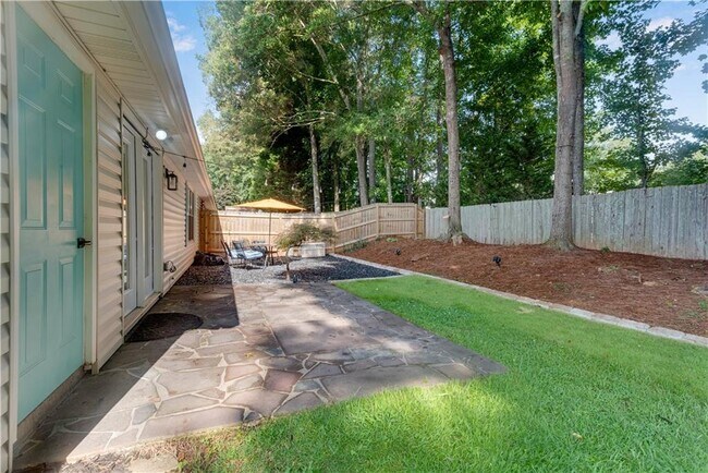Building Photo - 5097 Village Green Way
