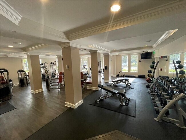 Building Photo - 533 NE 3rd Ave