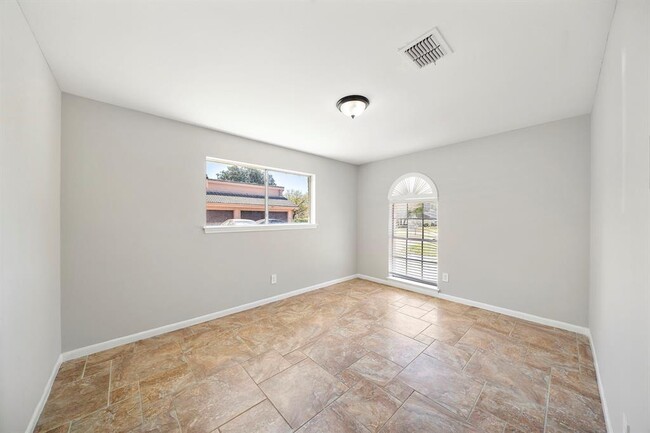 Building Photo - 7710 Antoine Dr