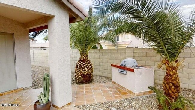 Building Photo - 4445 E Meadow Dr