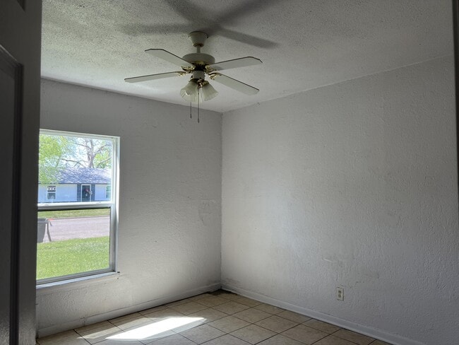 Building Photo - 1509 White Ave