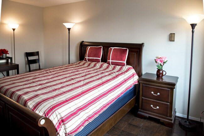 Bedroom - 11801 Rockville Pike