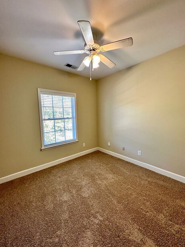 Building Photo - 1815 Charleston Cir