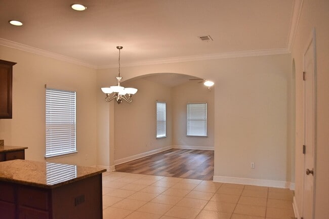 Building Photo - 103 Lagrange Landing