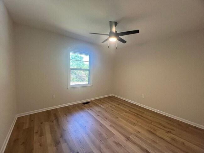 Building Photo - 1811 Battleground Dr