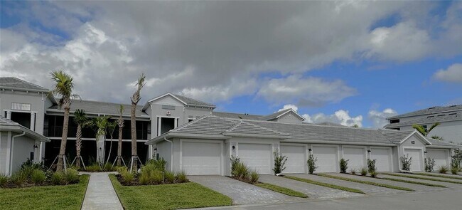 Primary Photo - 14221 Heritage Landing Blvd