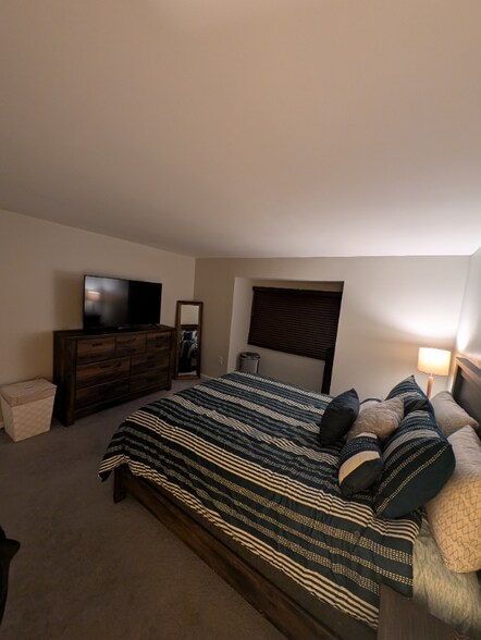 Building Photo - 456 Willow Ct