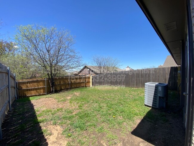 Building Photo - 6706 Crestmont Ct