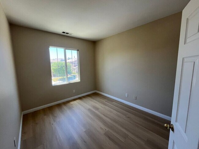 Building Photo - 31656 Rosales Ave