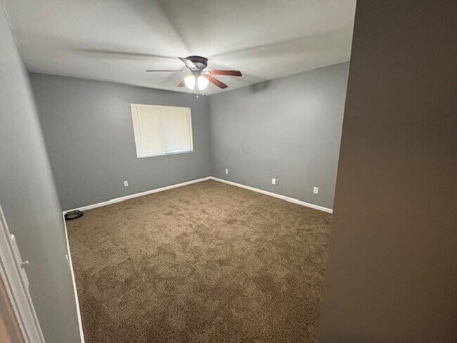 Building Photo - Start your Next Chapter!!! 2nd Floor Condo, Close to Shopping and Dining!!!