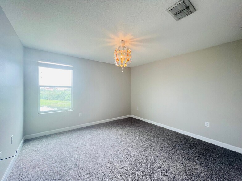 Building Photo - 13149 Green Violet Dr