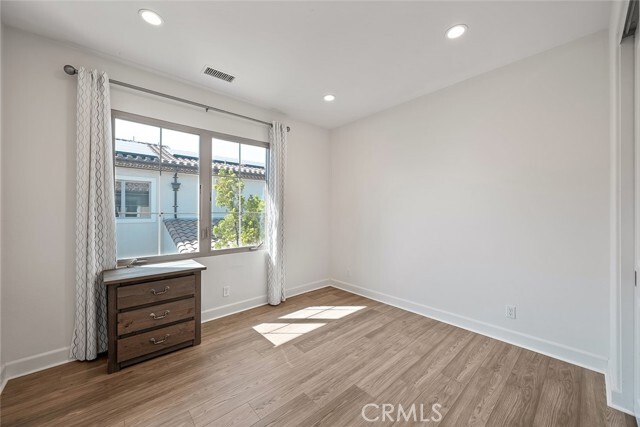 Building Photo - 77 English Saddle