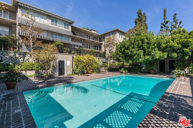 Building Photo - 8727 Shoreham Dr