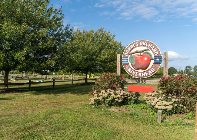 Building Photo - 415 Sound Ave