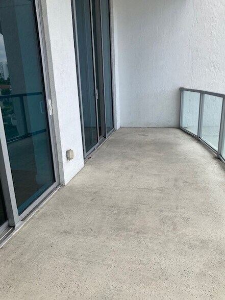 Balcony Faces Marina - 3029 NE 188th St