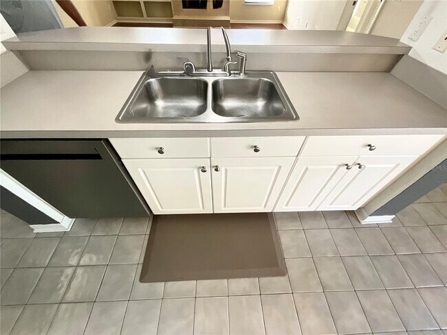 Building Photo - 1349 Hillside Dr