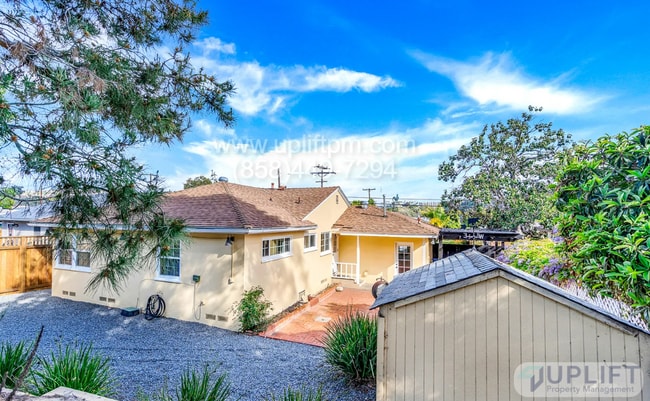 Building Photo - Charming 3-Bedroom Home with Bonus Living ...