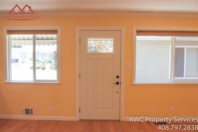 Building Photo - 4267 Will Rogers Dr