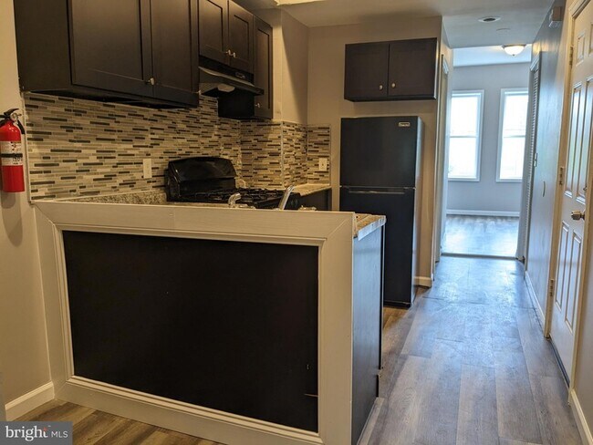 Building Photo - 142 W Hanover Street