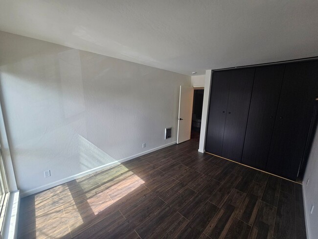 Building Photo - Cozy 2 Bedroom Condo Looking Near Piedmont...