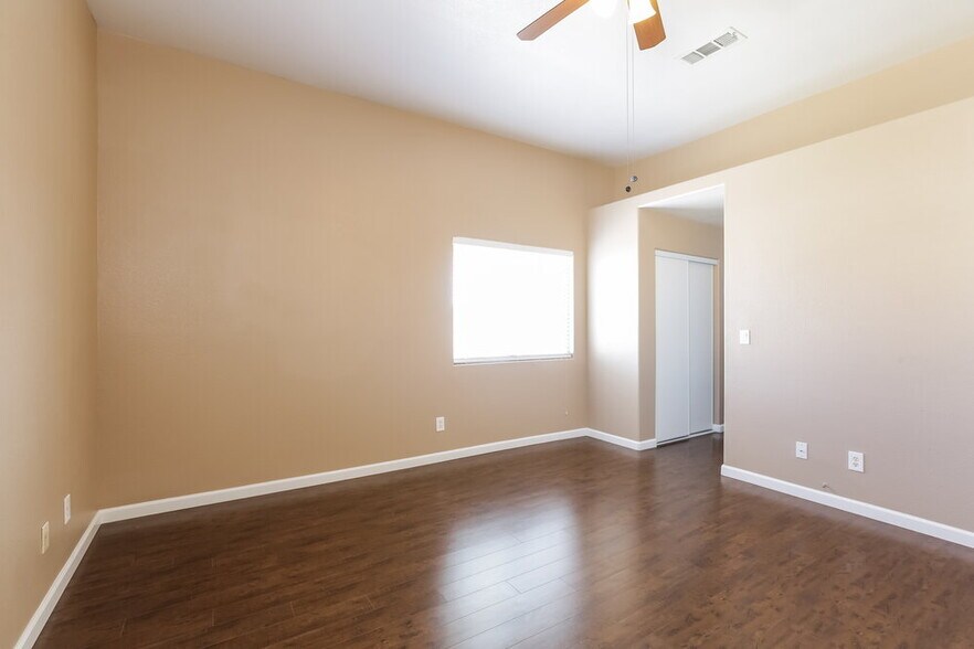 Building Photo - 4630 Spruce Oak Dr