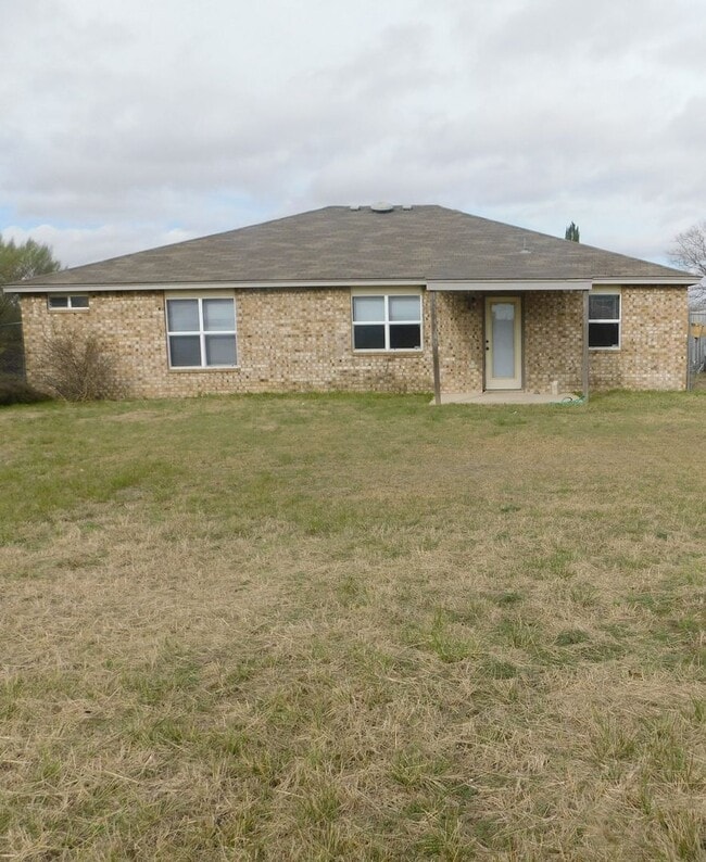 Building Photo - Available NOW!!!! Gorgeous 1 story, 3 bedroom, 2 bath, 1 car garage home. Spacious living room an...