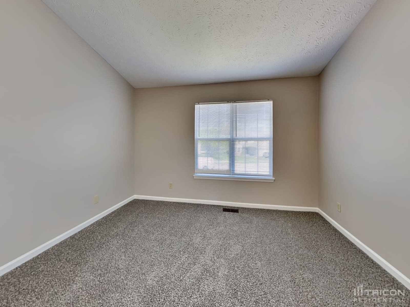Building Photo - 1022 Pine Mountain Way