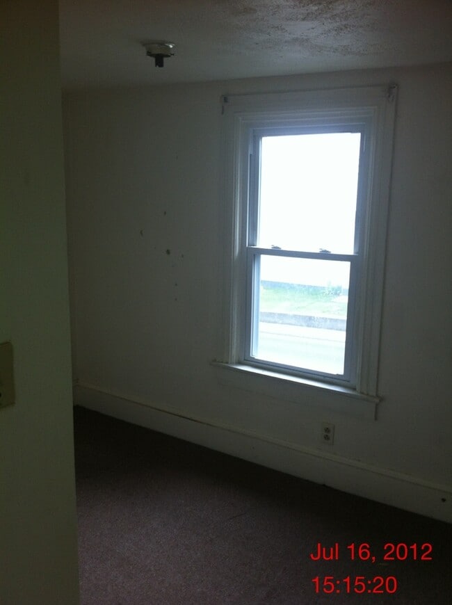 Building Photo - 713 E Moler Ave