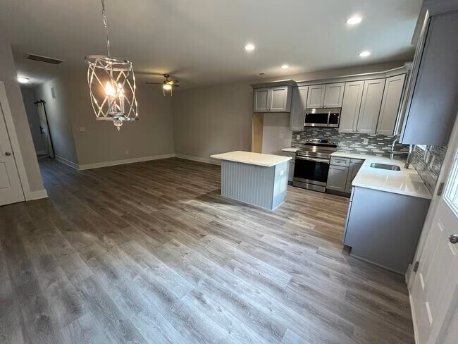 Building Photo - 1040 McLain Rd