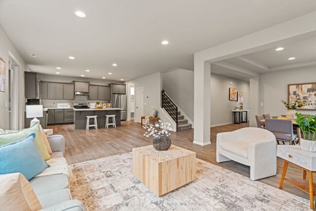 Building Photo - Listed For Rent