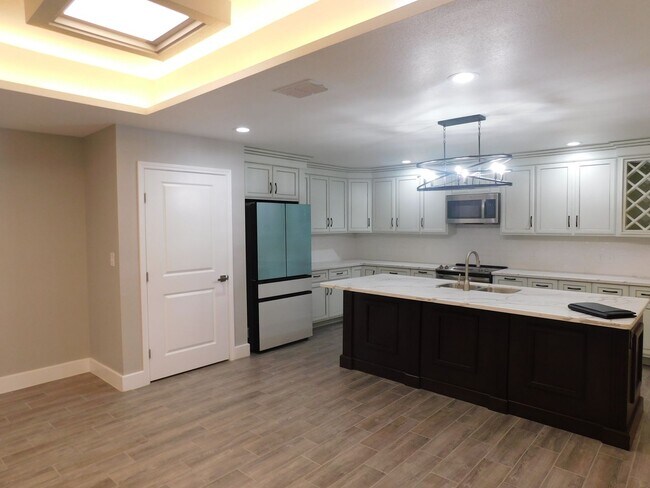 Building Photo - 2023 Beautiful 3 bedroom 2 bath