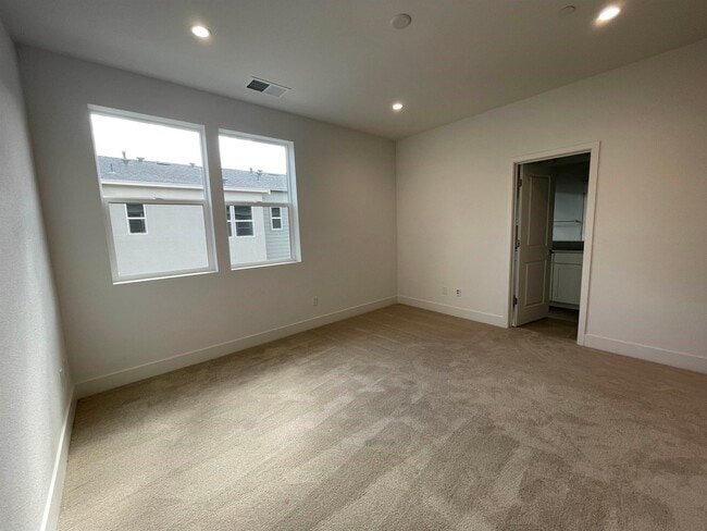 Building Photo - 5708 Melon Ct