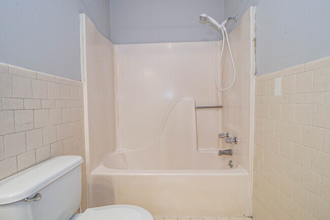 Building Photo - 404 -03 Thompsonville Lane