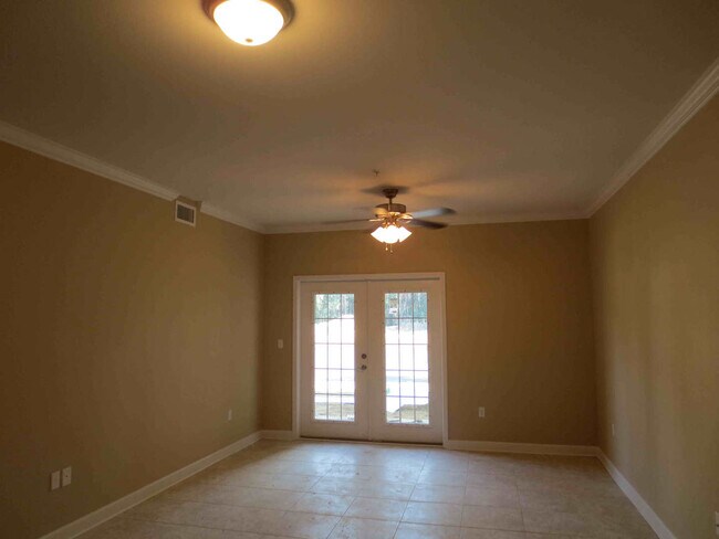 Building Photo - Beautiful 3 Bedroom Apartment in Fort Walton Beach!