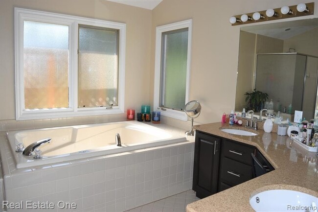 Building Photo - 5841 Ruby Dr