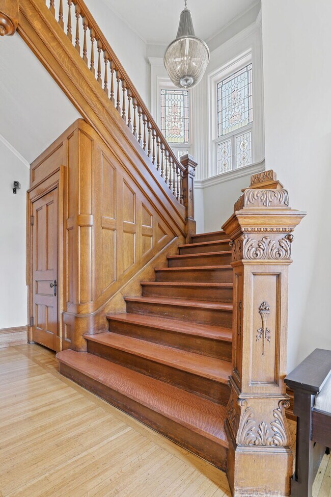 Building Photo - 550 E Town St