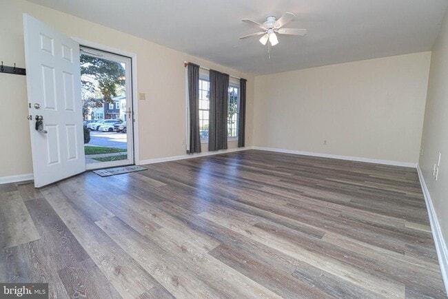 Building Photo - 1738 Farmington Ct